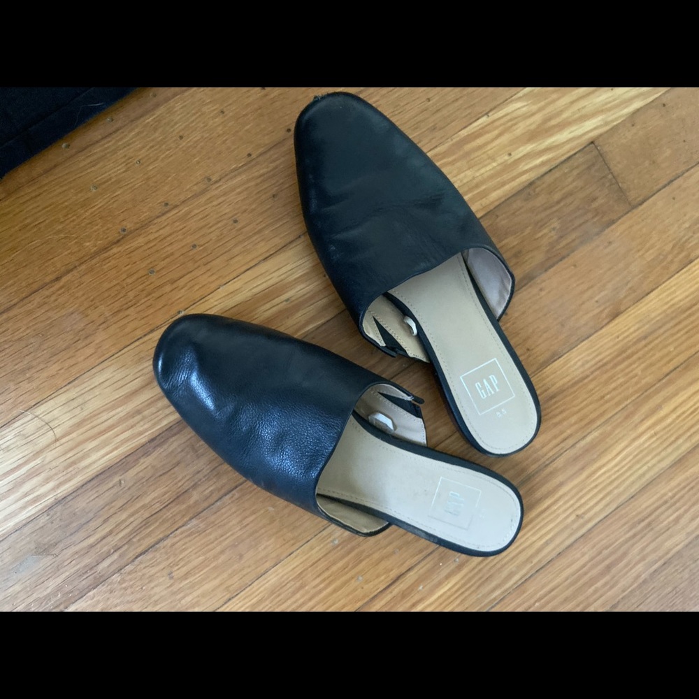 Gap mules. Some signs of wear and wrinkles